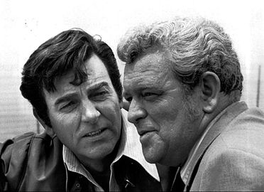 Connors med Eddie Egan i et pr-foto for Mannix, 1972