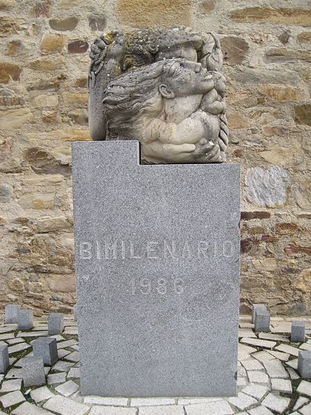 File:Monumento del Bimilenario, Astorga.jpg