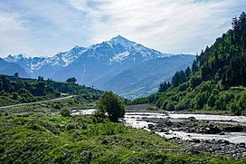 Tetnuldi Dağı ve Mulkhra Nehri 1.jpg