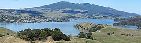 Vue du mont Karioi, de Raglan et de Whaingaroa Harbour.