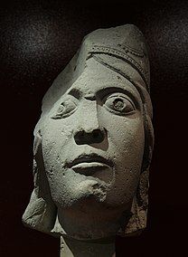 Глава на Савската царица, статуя-колона, 1137 – 1140 г., от базилика „Сен Дени“