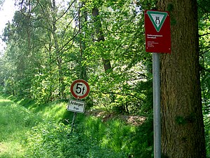 Reference to the NSG near the Lönsdenkmal, the NSG "Ise with tributaries" begins right next to the path