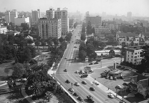 Looking southeast along Wilshire from Lafayette Park, 1945