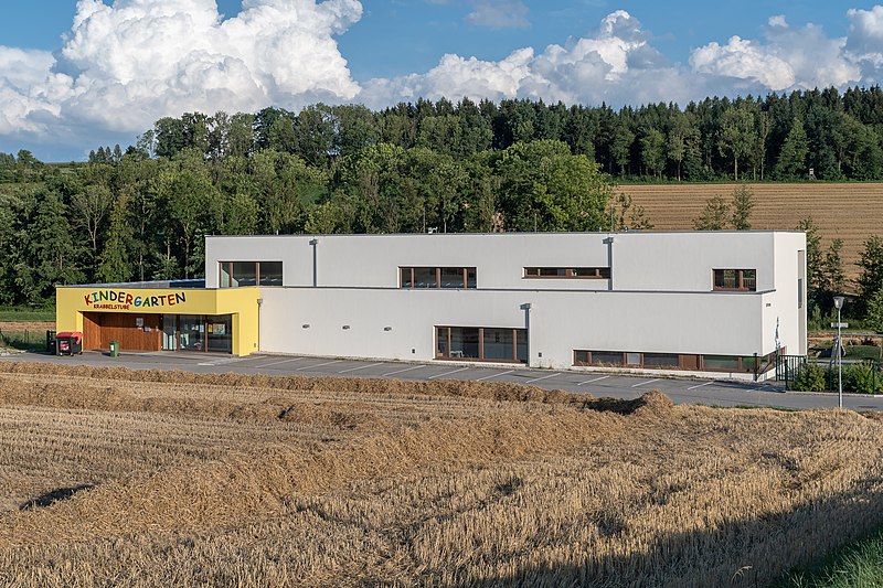 File:Neuhofen ad Krems Kindergarten und Krabbelstube Regenbogenweg-8208-8208.jpg