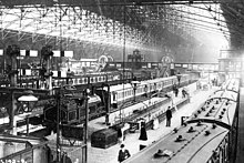 photo de la halle et de locomotives à vapeur