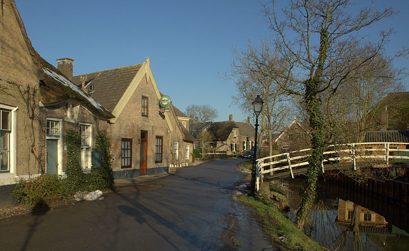 File:Noordeloos op de Noordzijd in de kom van het dorp..jpg