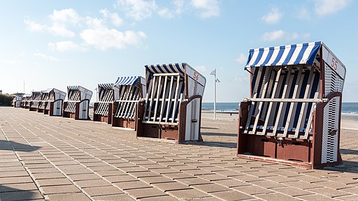 Norderney, Strandkörbe an der Strandpromenade -- 2016 -- 5182