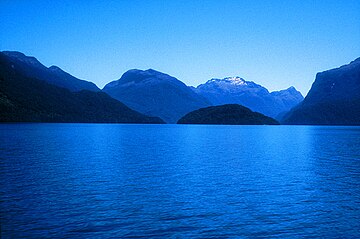 File:On_Lake_Te_Anau.jpg