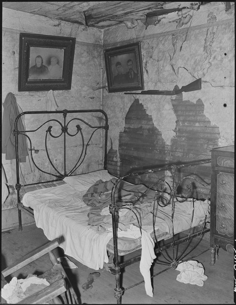 File:One of the three rooms renting for $4 monthly in which eight people, four adults and four children live. This house... - NARA - 541171.tif