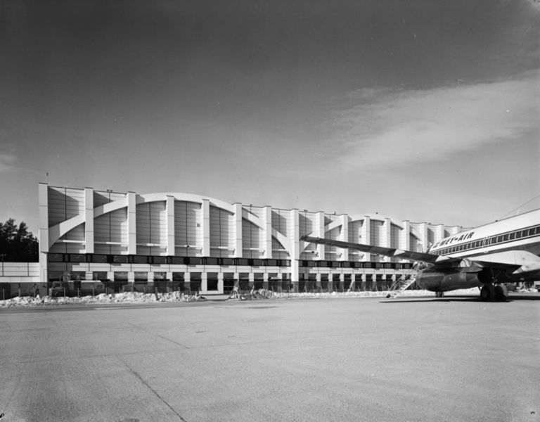 File:Oslo Airport, Gardermoen old terminal 3.jpg