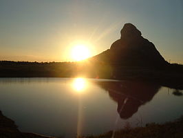 Zonsondergang in Pé de Serra met de berg Serra do Leão