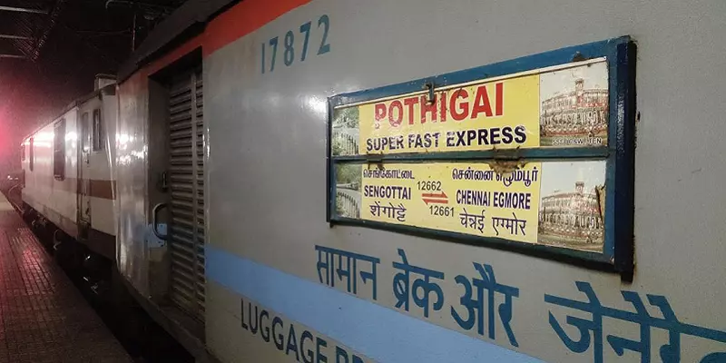 படிமம்:POTHIGAI EXPRESS WITH P7.webp