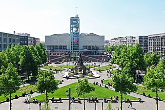 De Paradeplatz met het stadhuis van Mannheim