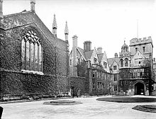 New Quad photographed by Henry Taunt in 1909. The chapel is on the left. Photograph of New Quad, Brasenose College, Oxford in 1900.jpg
