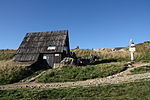 English: Mountain hut "Chatka Puchatka" in Połonina Wetlińska. Polski: Schronisko "Chatka Puchatka" na Połoninie Wetlińskiej.