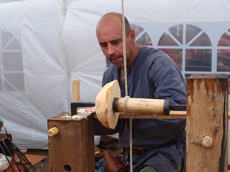 File:Pont-sur-Yonne-FR-89-fête médiévale 2014-28.jpg