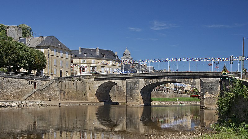 Fichier:Pont Vézère Montignac.jpg