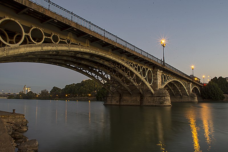 File:Puente de triana 2017001.jpg