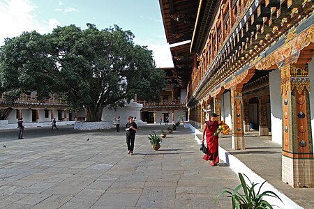 Fail:Punakha-Dzong-36-Innenhof-2015-gje.jpg