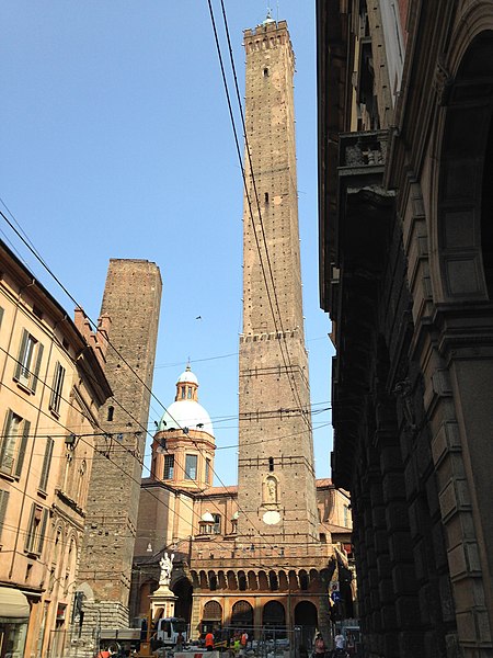 File:Quadrilatero, Bologna, Italy - panoramio (11).jpg