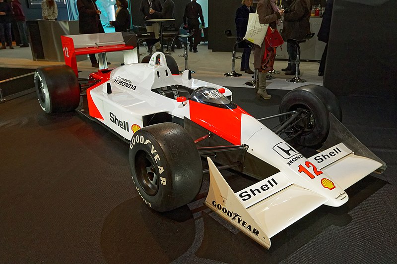 800px-R%C3%A9tromobile_2018_-_McLaren_MP4-4_-_1988_-_002.jpg