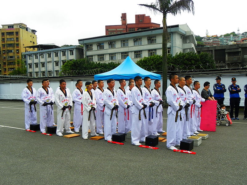 File:ROCMC Chikwondo Team Line up before Event 20140327.jpg