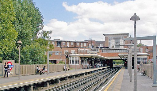 Rayners Lane station geograph-3973732-by-Ben-Brooksbank