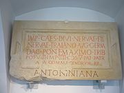 Rekonstruktion der Bauinschrift des römischen Reiterlagers Comagena