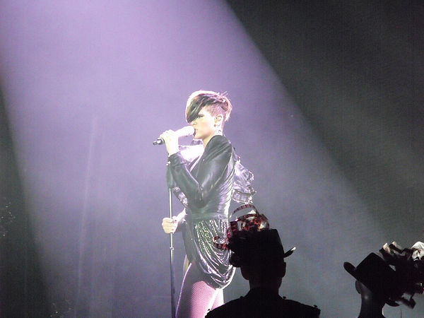 Rihanna performing "Unfaithful" on her Last Girl on Earth Tour.