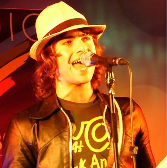 Schwartzman performing in 2008