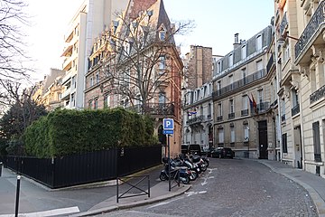 Entrée de la rue depuis l'avenue Georges-Mandel.