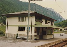 Le bâtiment voyageurs de la gare de Bovernier en 1991.