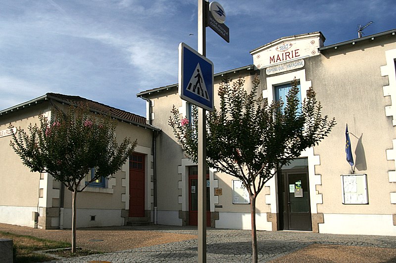 File:Saint-Bonnet-de-Bellac - mairie.JPG