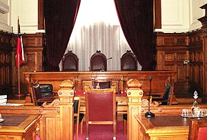 One of the rooms of the Courts of Appeals of Santiago. SalaCorte.JPG