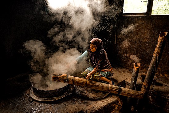 Boiling palm sap to make traditional palm sugar in the village at West Sumatra, Indonesia.