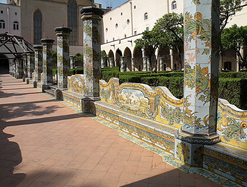 File:Santa Chiara inner garden (1).jpg