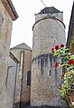 L'abside exhaussée de l'église romane et le clocher