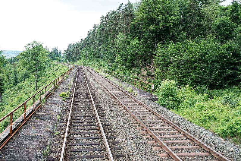 File:Schiefe Ebene, von Neuenmarkt-Wirsberg nach Marktschorgast 20170603 021.jpg