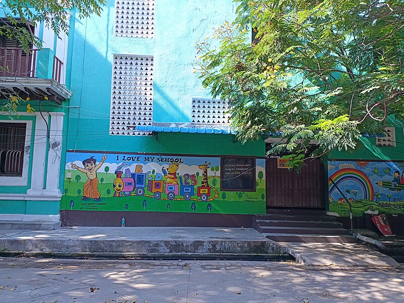 File:School in pondicherry.jpg