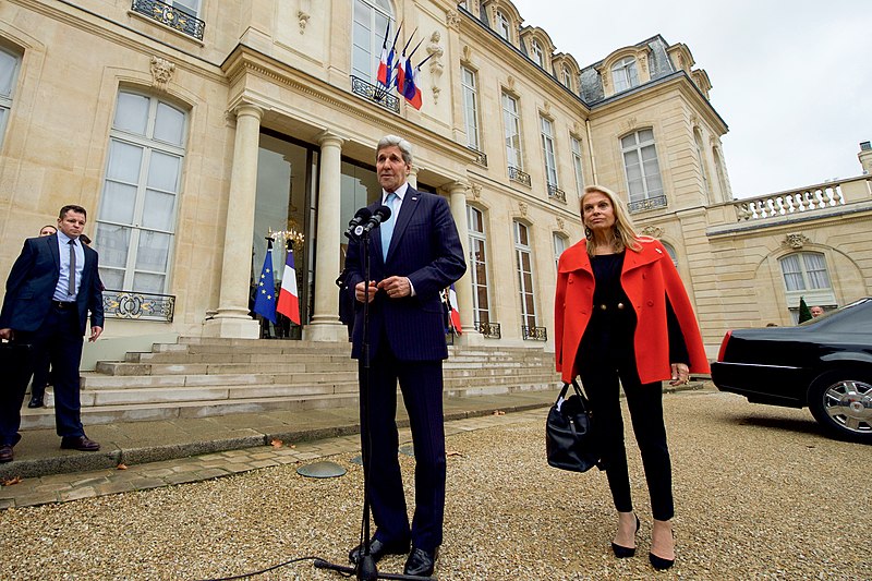 File:Secretary Kerry Delivers Remarks Following Meeting With French President Hollande (22668336378).jpg