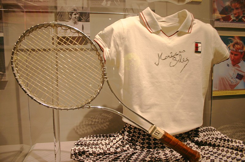 File:Seles outfit and racket.jpg