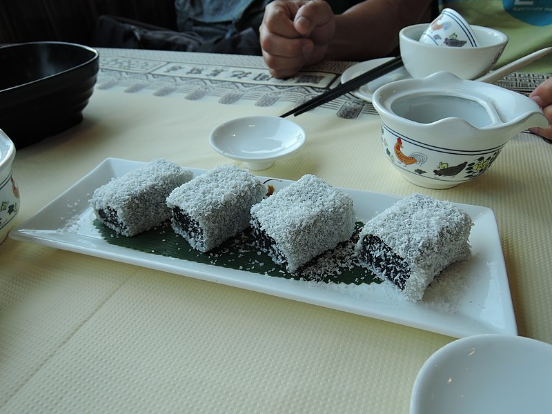 File:Sesame roll in dinner.jpg