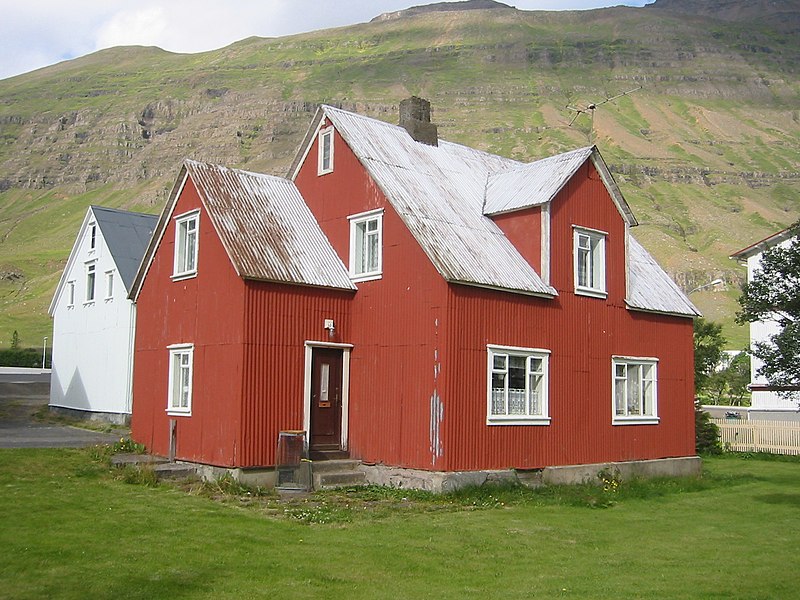 File:Seydisfjordur, Iceland-4.jpg