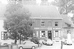 Миниатюра для Файл:Sint-Pieters-Leeuw Brabantsesbaan 325-327 - 287712 - onroerenderfgoed.jpg
