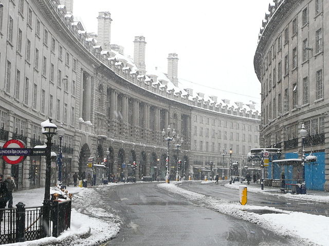 640px-Snow_Regent_Street,_London.jpg (640Ã480)