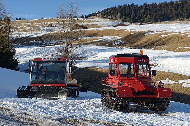 File:Snow vehicles Prinoth P15 and Snow Trac on Alpe di Siusi Seiseralm.jpg