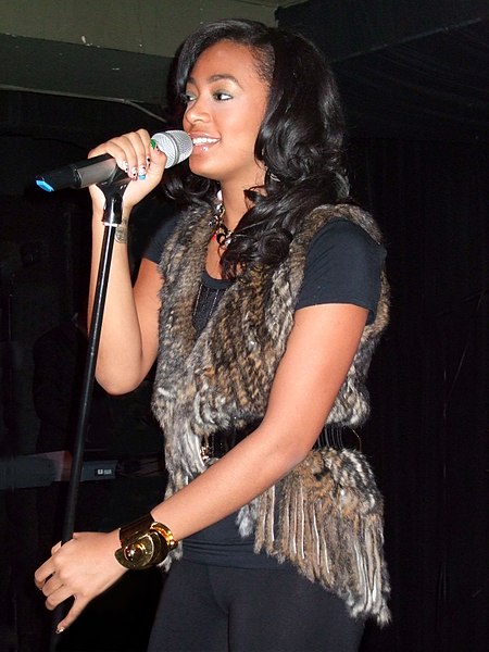 File:Solange Knowles @ The Ruby Lounge, Manchester, (14 11 08) (3041189101).jpg