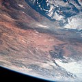 این نگاره، نگاره‌ای نگاه به زمین است که این نگاره توسط آپولو ۷ که از جنوب کالیفرنیا گرفته شده‌است.