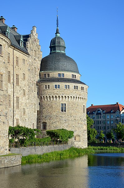 File:Southwestern tower, Örebro Slott.jpg