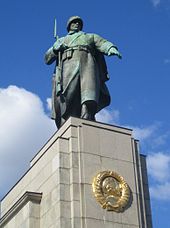 Monument to the Red Army, Berlin Sowj Ehrenmal Tiergarten Statue.jpg